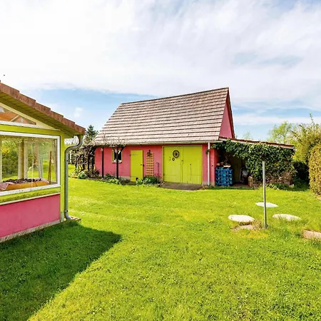 Romantic Escape In Altentreptow, Cleaning Included Appartamento