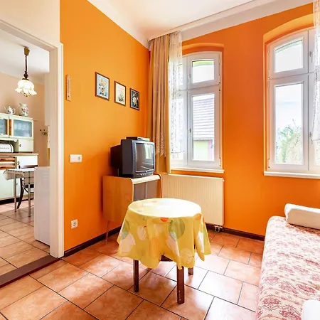 Romantic Escape In Altentreptow, Cleaning Included Appartamento